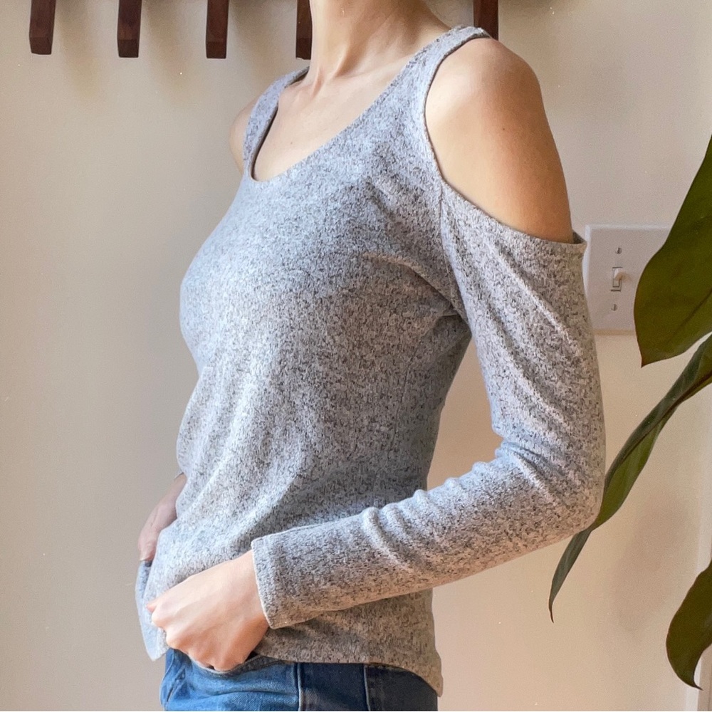 Small light grey top